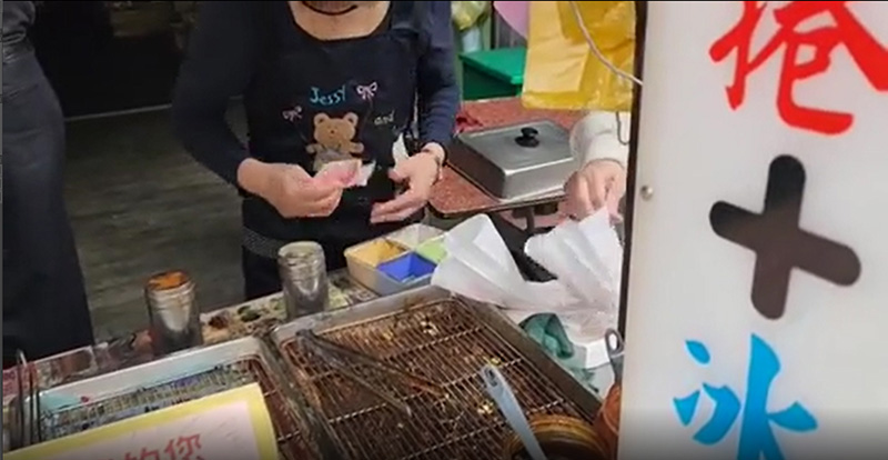 คลิปจับชัด วิชามารแม่ค้า รับเงินยังไงให้เงินหายทันที