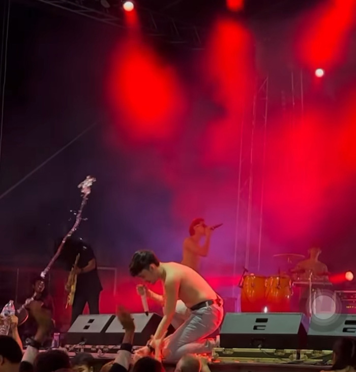 คลิปนักร้อง เอิร์ธ ฟิวเจอร์แบนด์ ถูกคนดูเอาน้ำสาดใส่หน้า