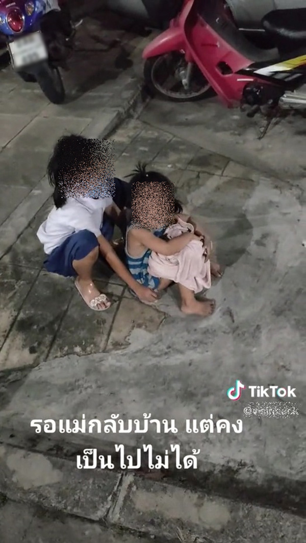 ลูกน้อยนั่งรอแม่กลับบ้าน พ่อพูดทั้งน้ำตา 