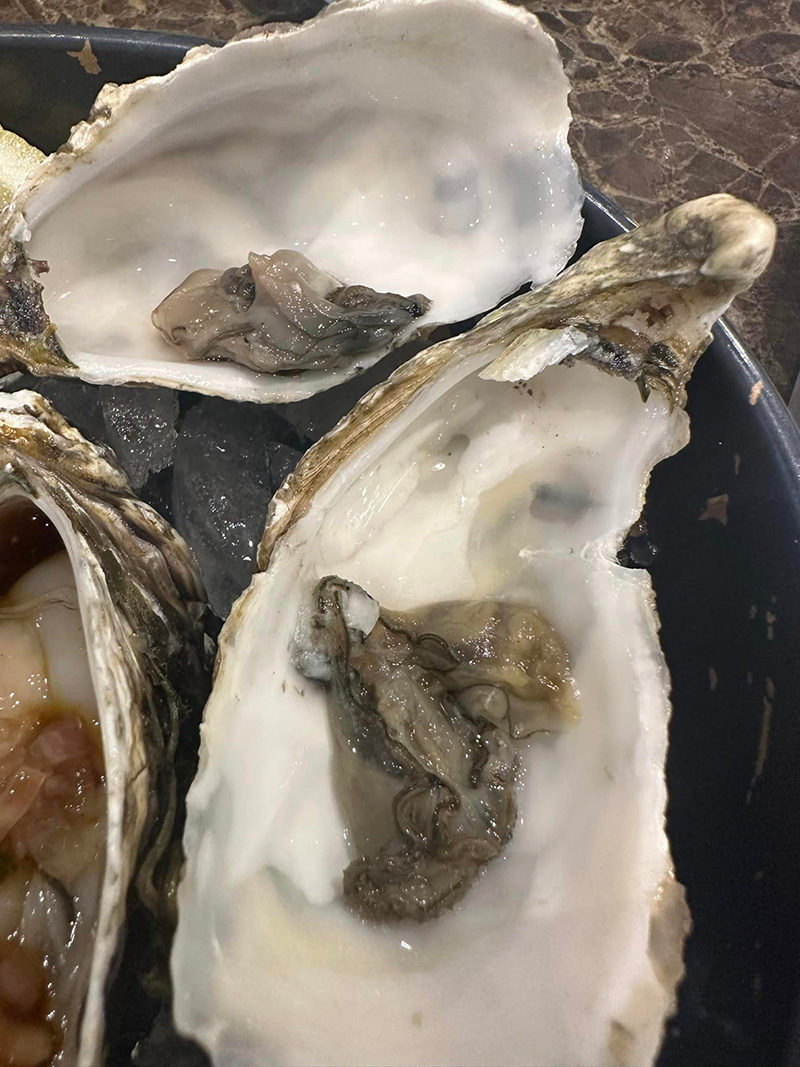 สุดอี๋ สาวรีวิวสั่งหอยนางรมสดร้านดัง เห็นสภาพถึงกับอึ้ง 