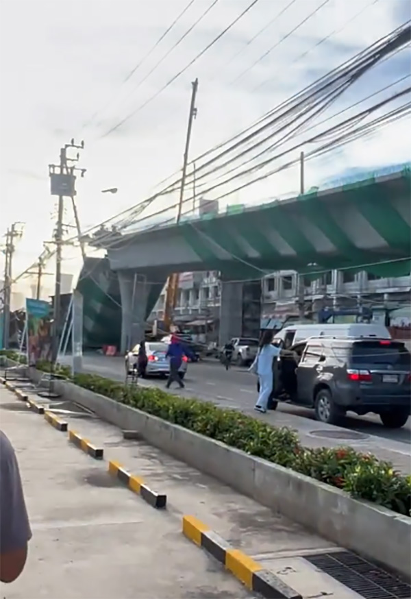 นาทีชีวิต สะพานลาดกระบังถล่มต่อหน้า