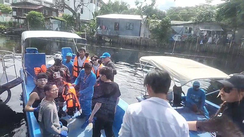 แจ็คสัน เจอ ชัชชาติ ลงเรือตักขยะด้วยกัน