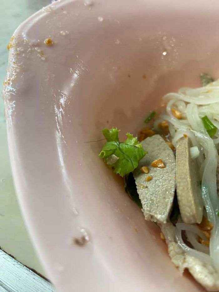 เส้นปริศนาโผล่ในชามอาหาร