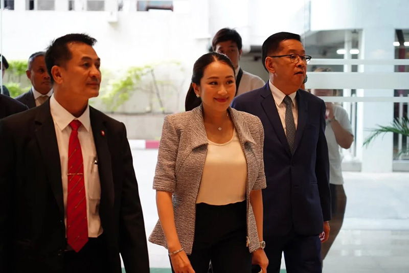 อุ๊งอิ๊ง