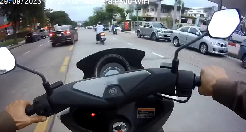 ขี่รถย้อนศรมาเจอตำรวจ ซิ่งหนีไม่คิดชีวิต