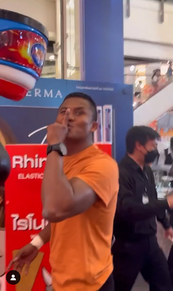 บัวขาว VS อรอุมา ชกตู้วัดพลังหมัด 