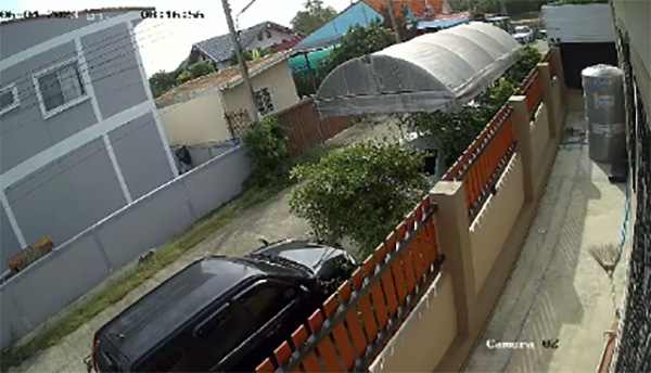 สุดทน แฉเพื่อนบ้านตัวดีตั้งเต็นท์ปิดถนนหนึ่งเลน ทำที่จอดรถส่วนตัว