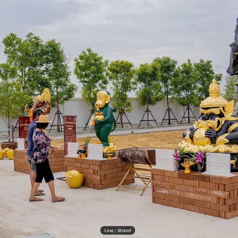 เทพสี่หูห้าตา