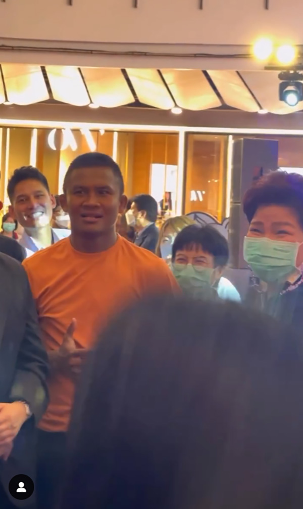 บัวขาว VS อรอุมา ชกตู้วัดพลังหมัด 