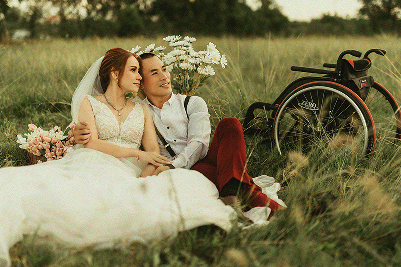 ไวรัล 2 ล้านวิว เจ้าสาววีลแชร์ควงคู่เจ้าบ่าวถ่ายพรีเวดดิ้ง