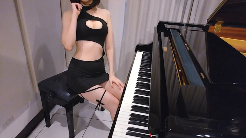 นักเปียโนสาว