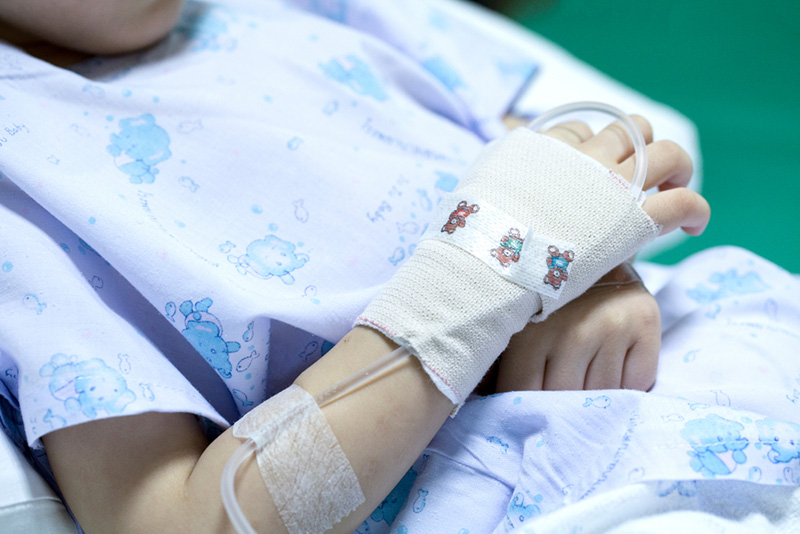 ลูกถูกดึงแขน ล้มหัวฟาดกะโหลกร้าว