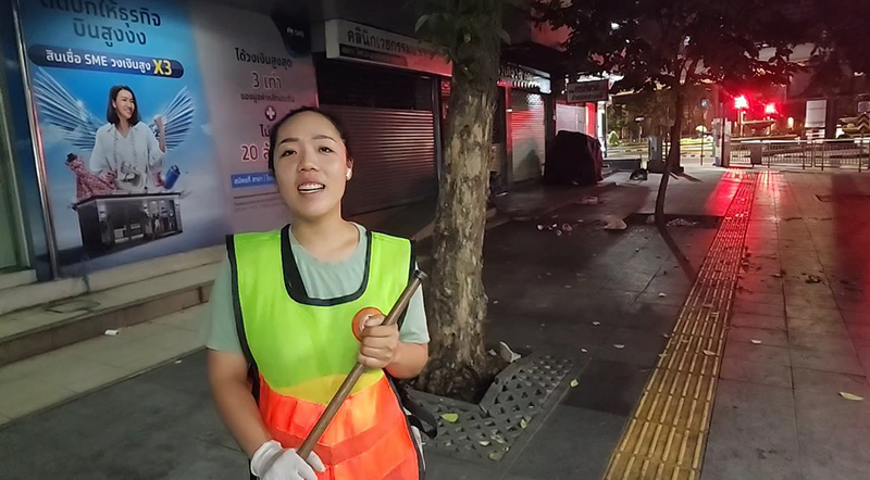 สาวจบ ป ตรี เผยเหตุที่เลือกทำงานกวาดถนนกับ กทม