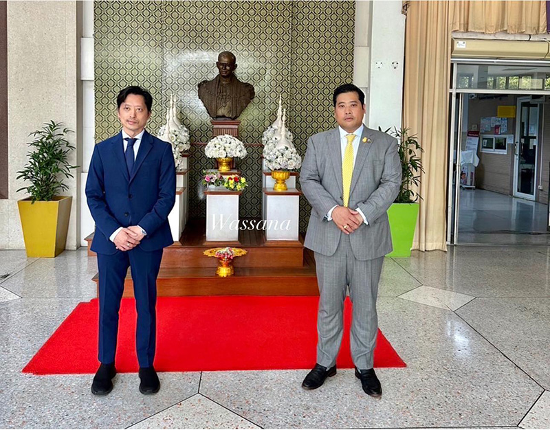 ท่านอ่อง นพ จักรีวัชร กลับไทย