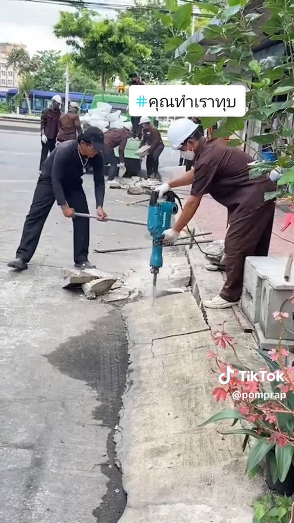 เขตลุยทุบคนเทปูนทางเท้าลงพื้นถนน 