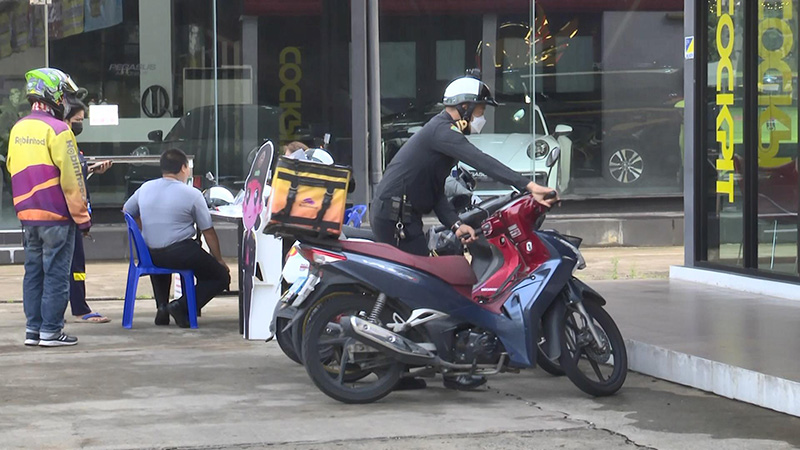 ซิ่ง จยย บนทางเท้า เจอปรับ 2000 บอกทำประจำไม่รู้จับจริง ลั่นค่าปรับแพงเกิน 