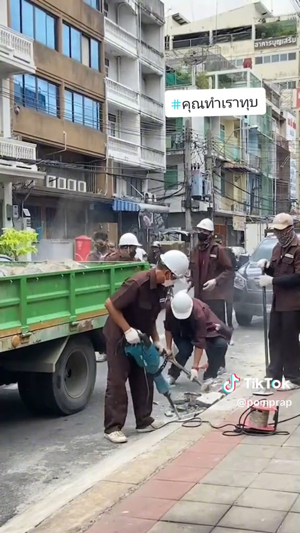 เขตลุยทุบคนเทปูนทางเท้าลงพื้นถนน 