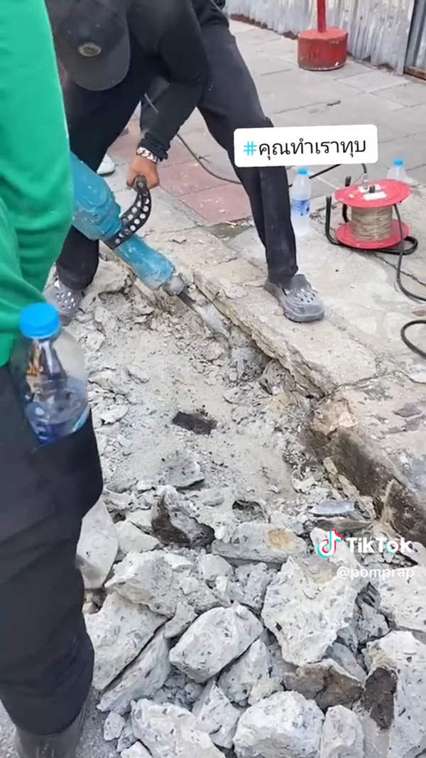 เขตลุยทุบคนเทปูนทางเท้าลงพื้นถนน 