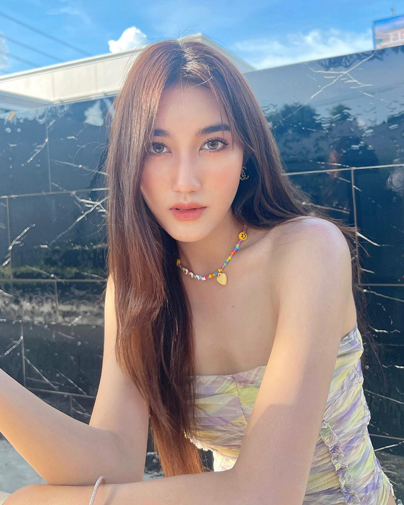 เบส รักษ์วนีย์