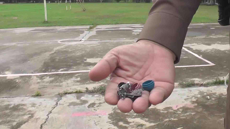 สยอง เด็ก ม 2 เจอระเบิดในโรงเรียน หวังดีจะเอาไปให้ผู้ใหญ่ พลาดบึ้มใส่มือหวิดขาด 