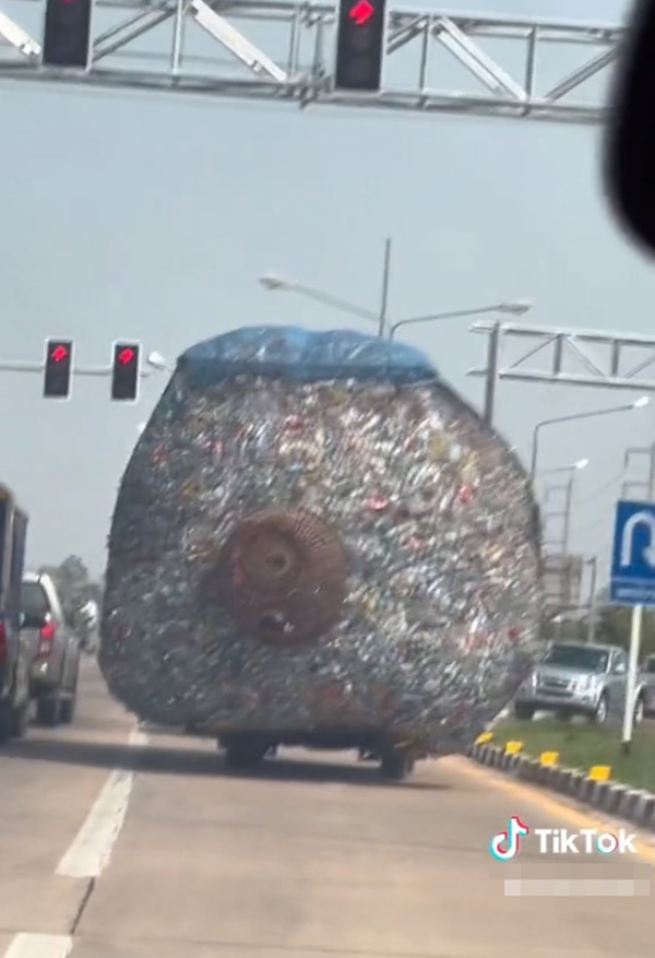 ไวรัล รถกระบะคันเล็กที่ใคร ก็ต่างหลีกทางให้ 