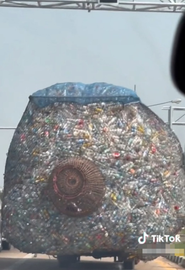 ไวรัล รถกระบะคันเล็กที่ใคร ก็ต่างหลีกทางให้ 