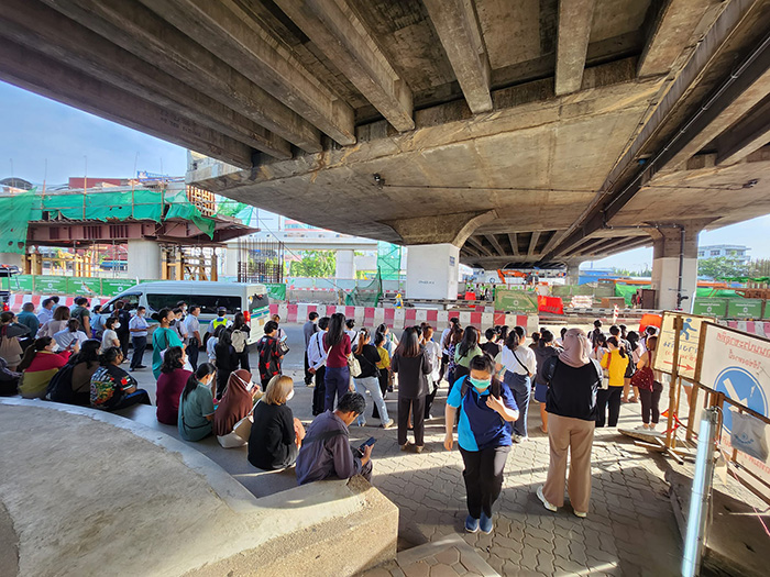 คนรอรถเมล์