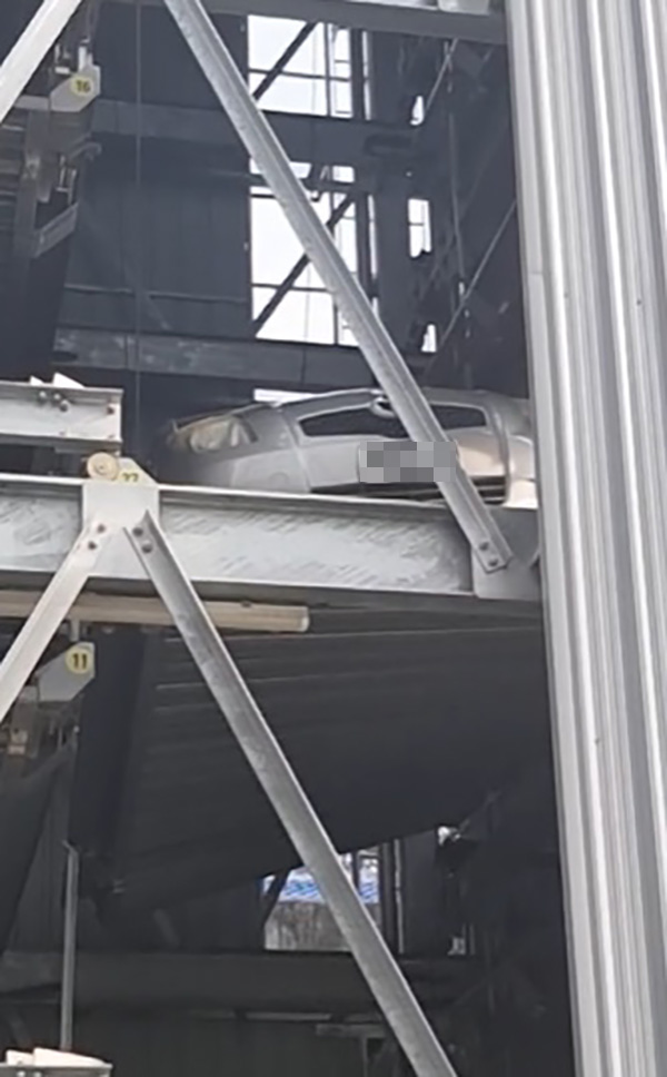 จอดรถบนอาคารอัตโนมัติ