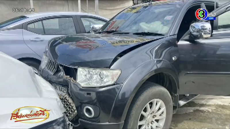 จุดจบคนมักง่าย กลับรถในที่ห้าม เฉี่ยวอีกคันพุ่งเข้าโชว์รูมพังยับ แถมไม่มีประกัน 