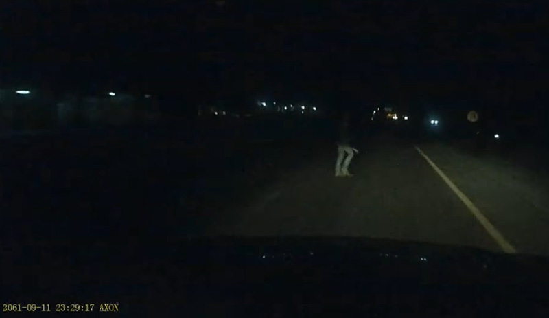 สาวซวย เจอหนุ่มวิ่งลงถนนให้รถชน อ้างญาติเรียก 1 แสนแต่ไม่มีจ่าย สุดท้ายโอละพ่อ