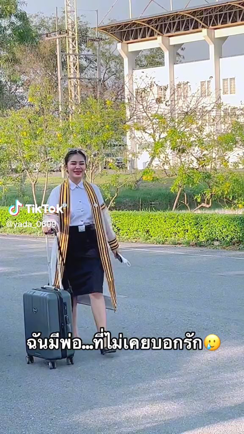 บัณฑิตสาวซึ้ง พ่อเคยบอกไม่มีอะไรให้วันรับปริญญา 