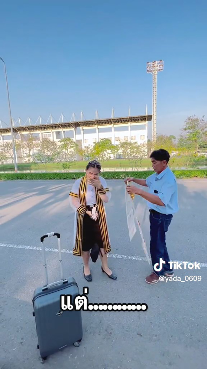 บัณฑิตสาวซึ้ง พ่อเคยบอกไม่มีอะไรให้วันรับปริญญา 