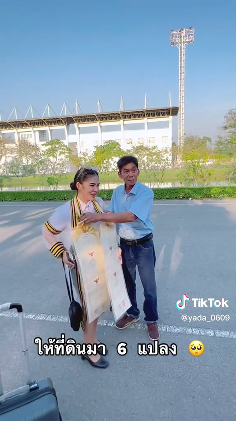 บัณฑิตสาวซึ้ง พ่อเคยบอกไม่มีอะไรให้วันรับปริญญา 