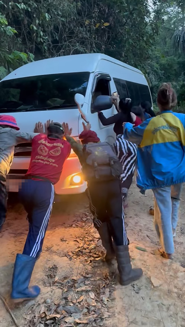 รถคณะแดนเซอร์ ขับตาม GPS เกือบตกเหว