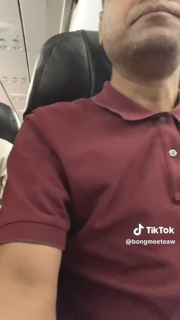 ชายรีวิวกินอาหารบนเครื่อง ลั่นมื้อนี้กดดันมากที่สุด