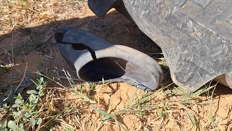 มือใหม่หัดขับรถไถพลาดทับตัวเองดับคาที่