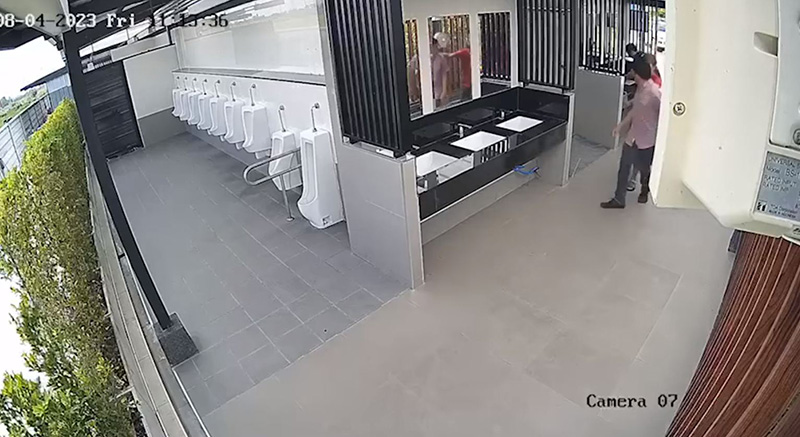 เจ้าของร้านไล่ชกลูกค้า 