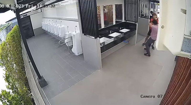 เจ้าของร้านไล่ชกลูกค้า 