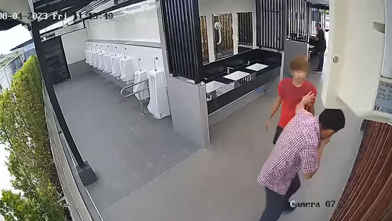 เจ้าของร้านไล่ชกลูกค้า 