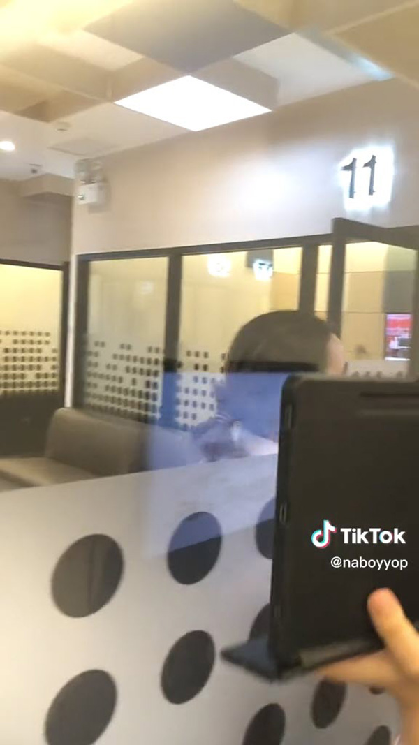 คนโดนขังในห้องคาราโอเกะ ตะโกนไปก็ไม่ได้ยิน ลุ้นหนัก