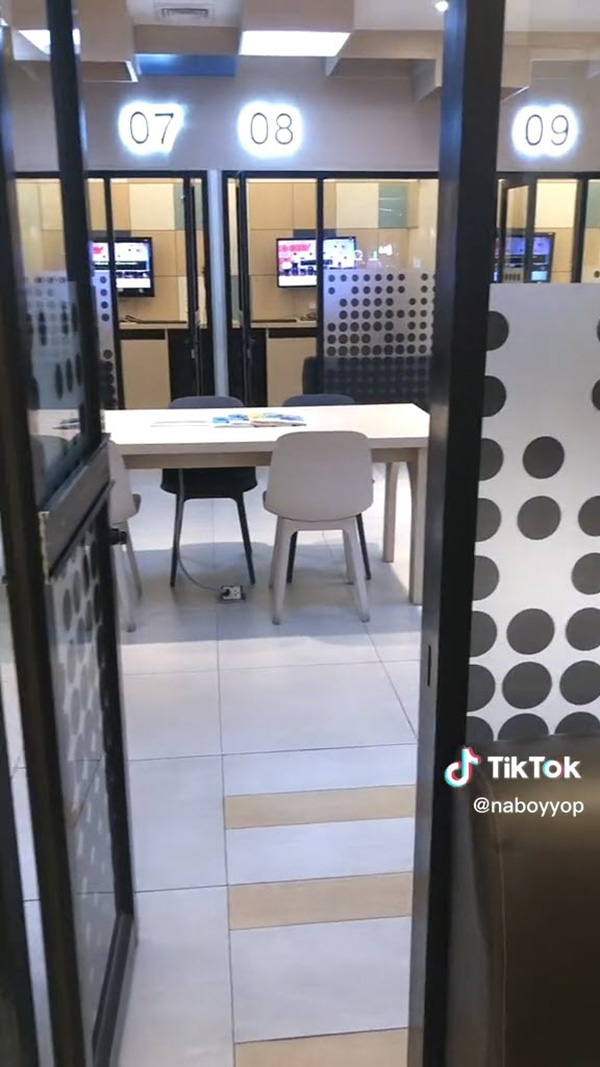 คนโดนขังในห้องคาราโอเกะ ตะโกนไปก็ไม่ได้ยิน ลุ้นหนัก