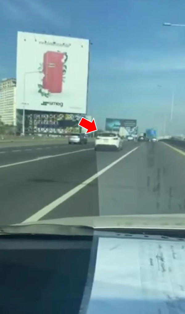 สาวถูกเก๋งขับปาดหน้า แถมจงใจเบรกให้ชนท้ายบนทางด่วน