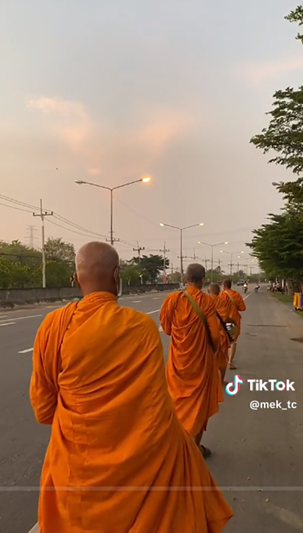 ใครบอกเป็นพระแล้วว่าง หลวงพี่ทำ Vlog ตามติดชีวิตพระใน 1 วัน 