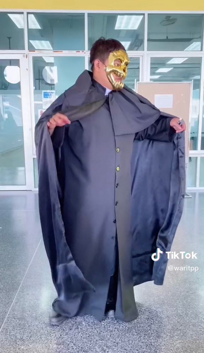 เมื่ออาจารย์ให้ใส่ชุดอะไรมาสอบก็ได้ นิสิตปี 4 