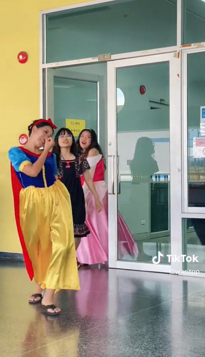 เมื่ออาจารย์ให้ใส่ชุดอะไรมาสอบก็ได้ นิสิตปี 4 