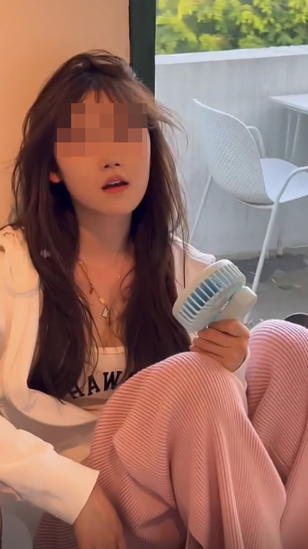 เน็ตไอดอลสาวหวาน คนตาม 2 ล้าน เจอปล่อยภาพกินไส้กรอก