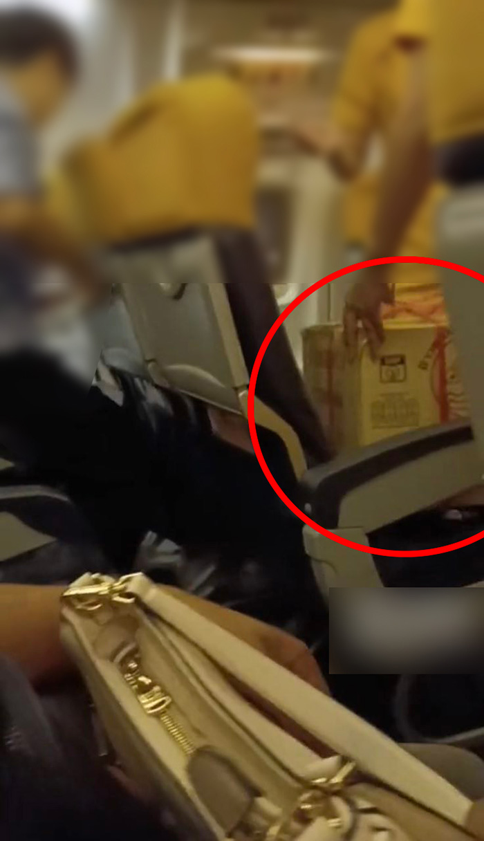 ดราม่า ผู้โดยสารเอากล่องเกินขนาดขึ้นเครื่อง แอร์ฯ แนะโหลด เจอโวยลั่น