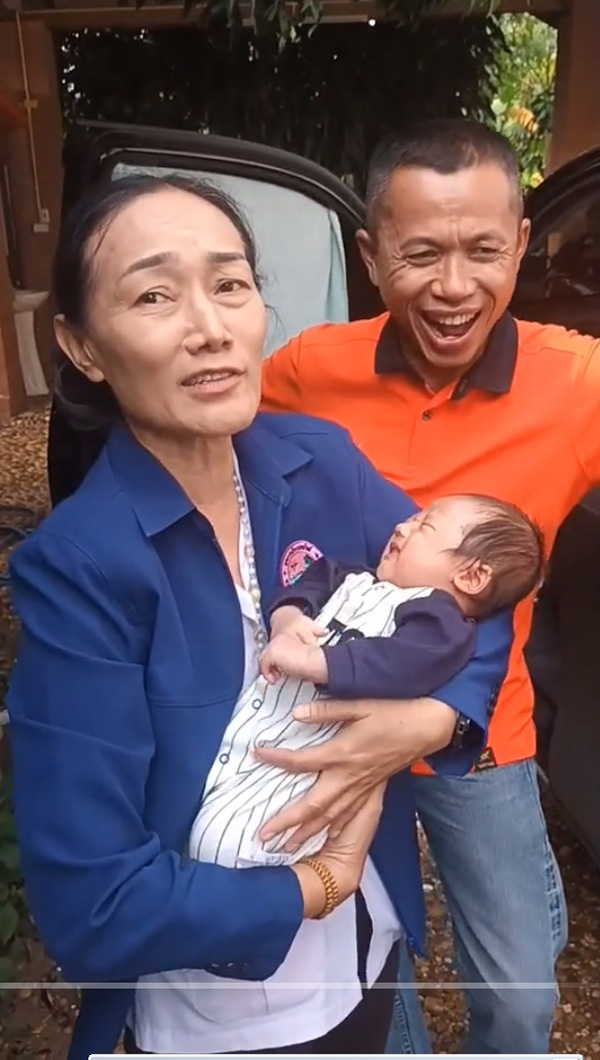 เซอร์ไพรส์ปู่ย่า