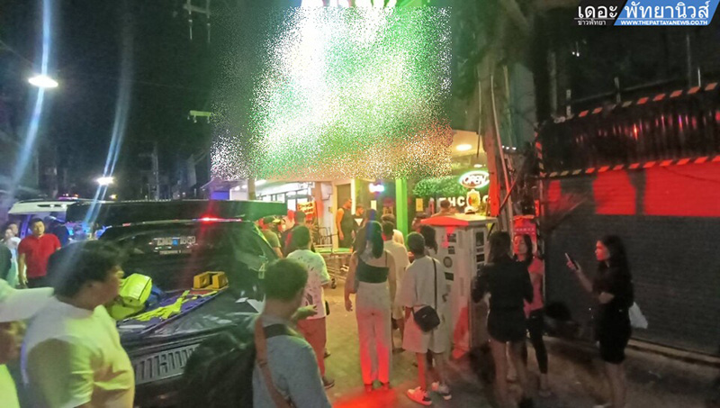 ชายต่างชาตินั่งจิบชากลางร้านกัญชาช็อกดับปริศนา