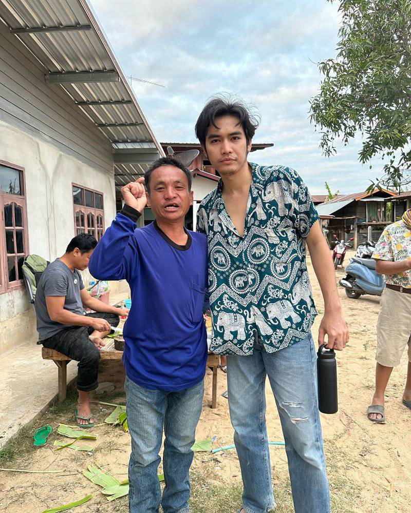 เห็นอ้ายมาจี่ข้าวเหนียวกับกองไฟ เงยหน้าขึ้นมา นี่มันซุปตาร์ 150 ล้านวิว 